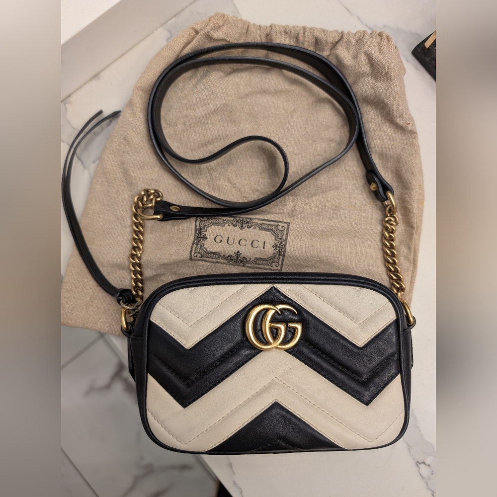 $950 DIRECT RARE Gucci Blk & Cream chevron leather camera bag! Exc condition π€ - Picture 4 of 15